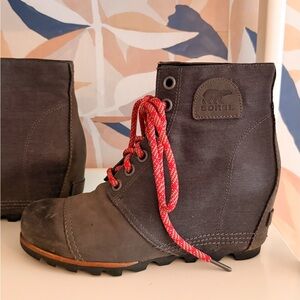 Sorel PDX Wedge Boots with Crimson Laces